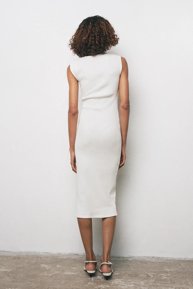 ROBE MI-LONGUE CÔTELÉE À BOUTONS