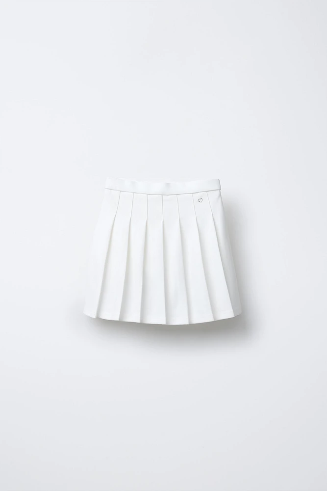 PLEATED SKIRT WITH HEART APPLIQUÉ