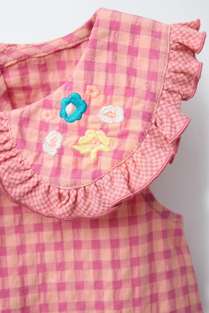 BLOUSE À CARREAUX ET BRODERIES