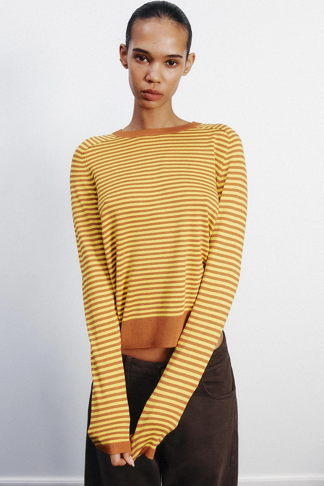 PULL EN MAILLE À RAYURES