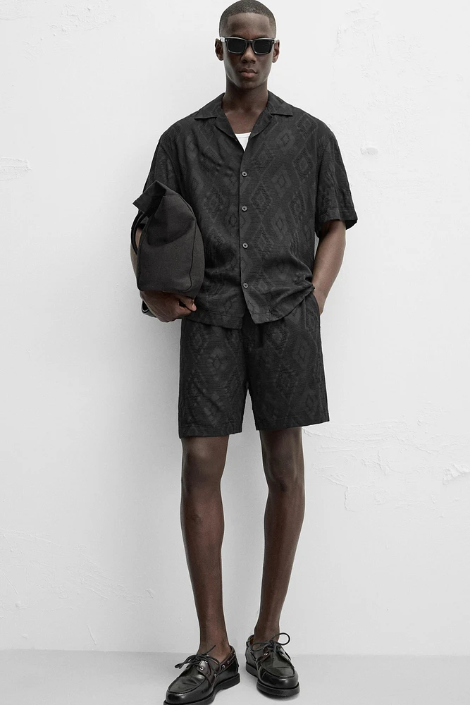 SHORT EN JACQUARD GÉOMÉTRIQUE