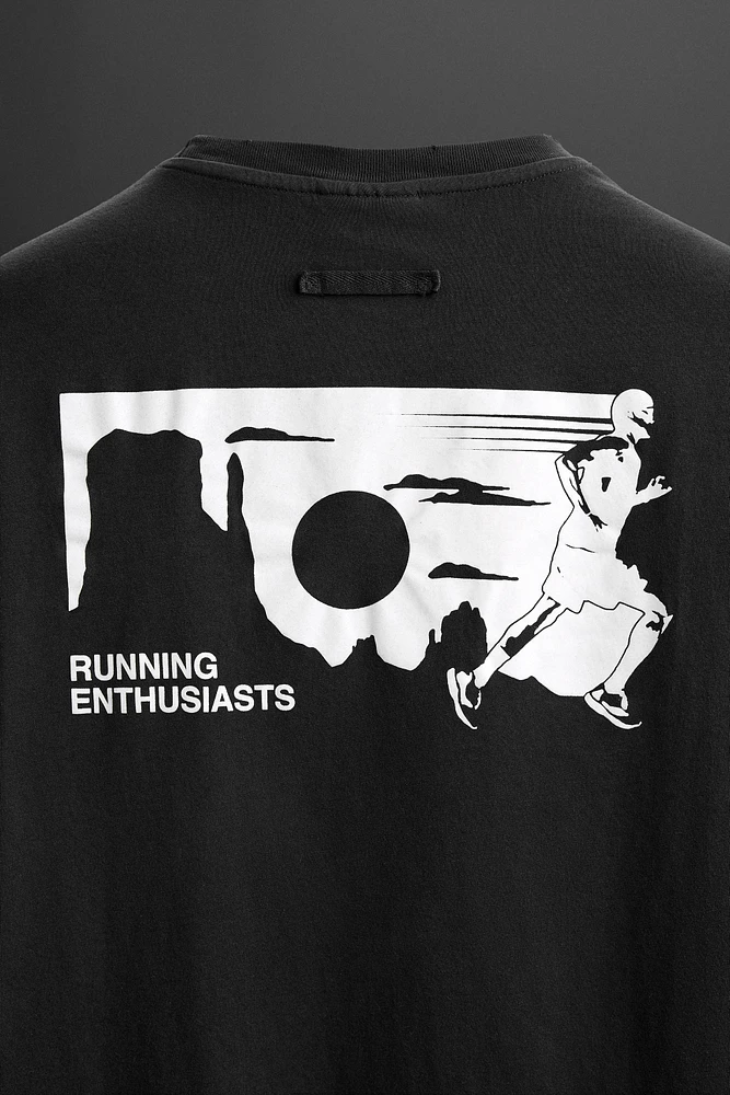 RELAXED FIT RUNNING PRINT T-SHIRT