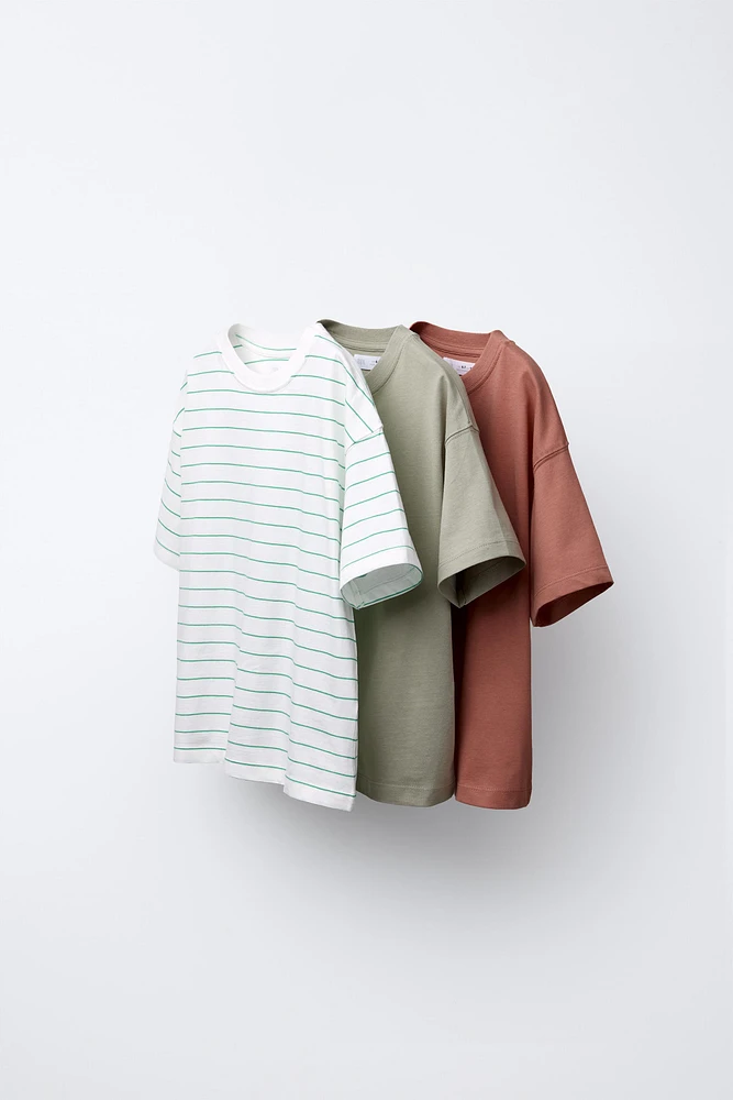 THREE-PACK OF STRIPED AND PLAIN T-SHIRTS