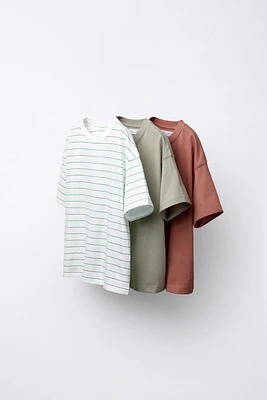 THREE-PACK OF STRIPED AND PLAIN T-SHIRTS