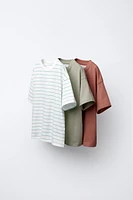 THREE-PACK OF STRIPED AND PLAIN T-SHIRTS