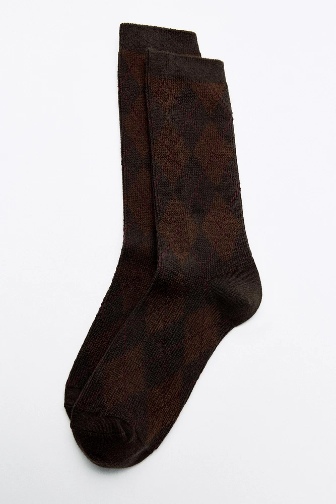 CHAUSSETTES À LOSANGES