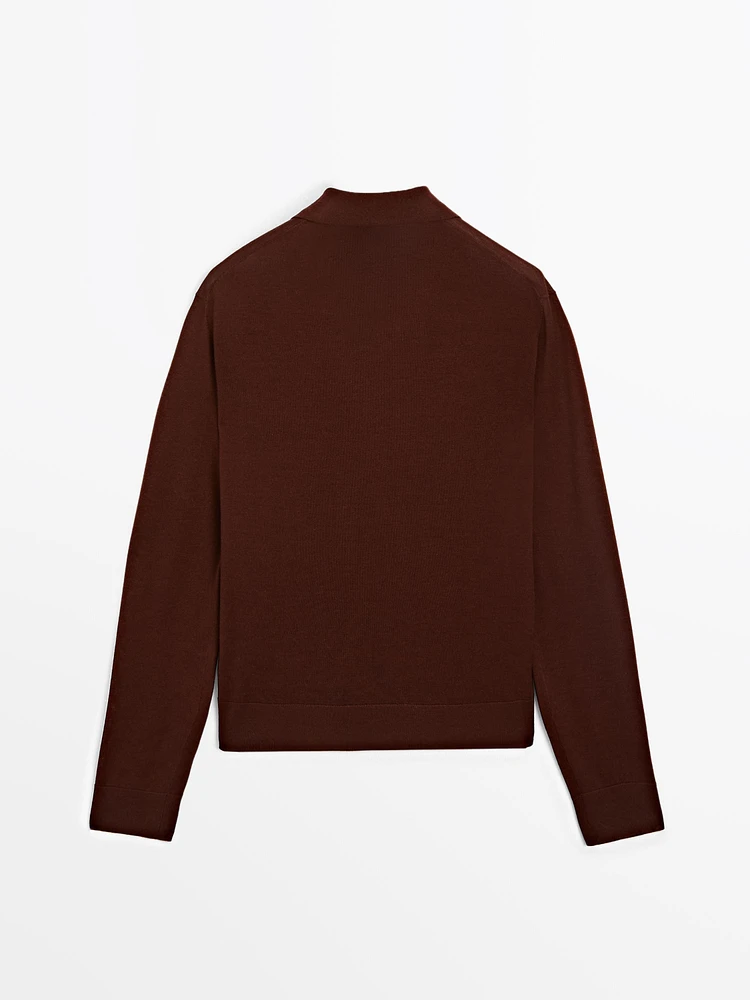 100% wool polo collar sweater with buttons