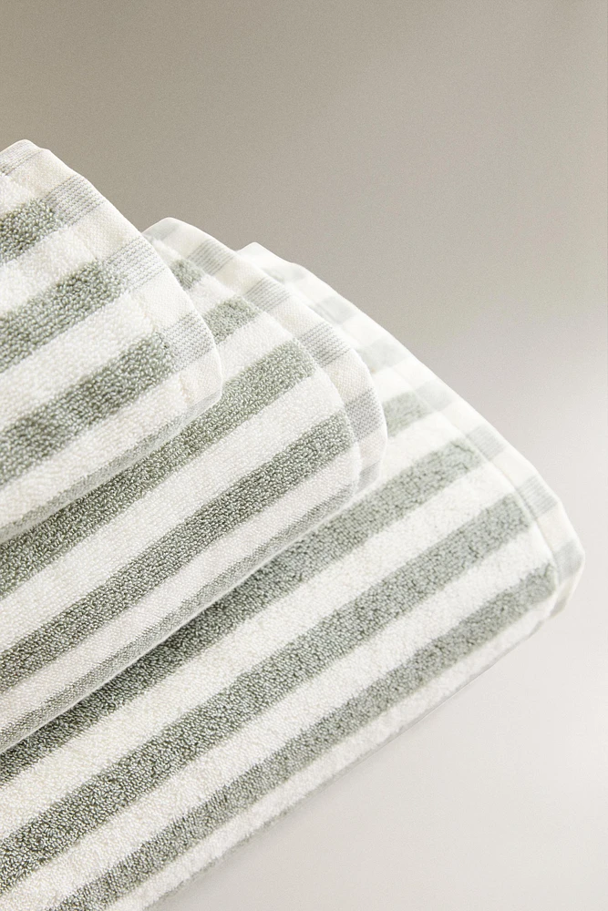 SERVIETTE DE BAIN RAYURES COLORÉES