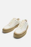 BASKETS AVEC SEMELLE EN CONTRASTE