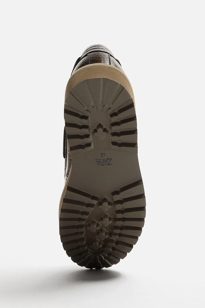 EMBOSSED BOAT SHOES