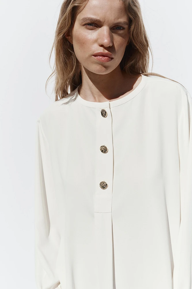 FLOWY CREPE BLOUSE