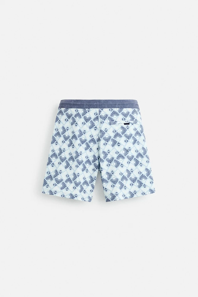 GEOMETRIC PRINT LONGLINE SWIMMING TRUNKS