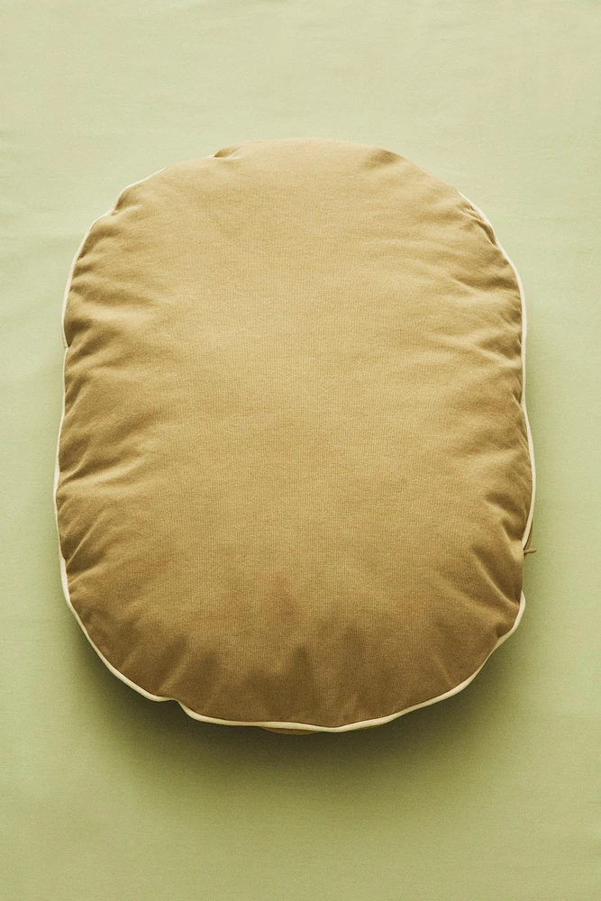 OVAL PET CUSHION WITH PIPING