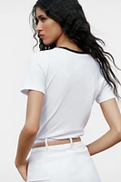 T-SHIRT WITH CONTRASTING PIPING