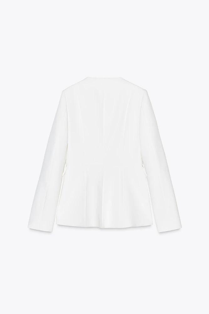 VESTE CINTRÉE À COL ROND