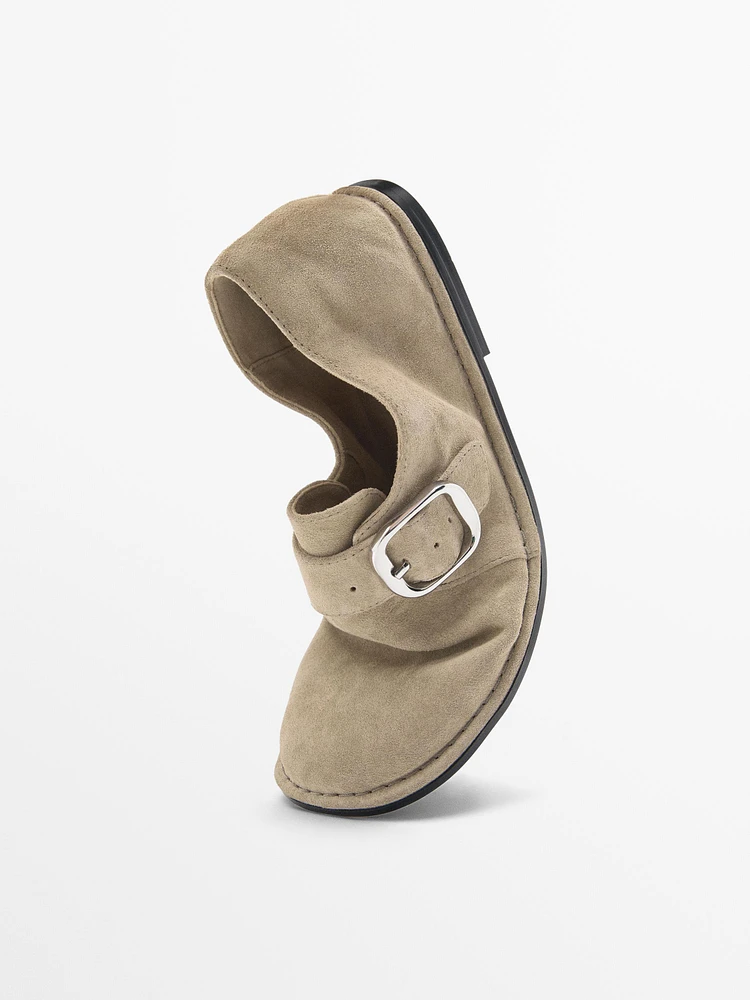 Soft loafers with buckle