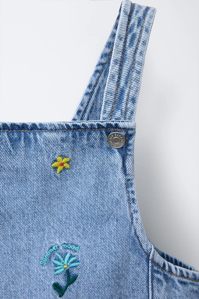 ROBE-SALOPETTE EN DENIM FLEURS BRODÉES