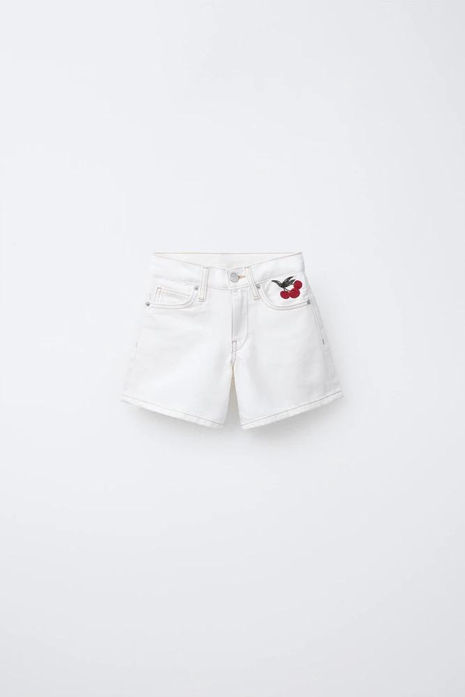 SHORT EN DENIM BRODÉ DE CERISES