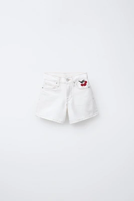 SHORT EN DENIM BRODÉ DE CERISES