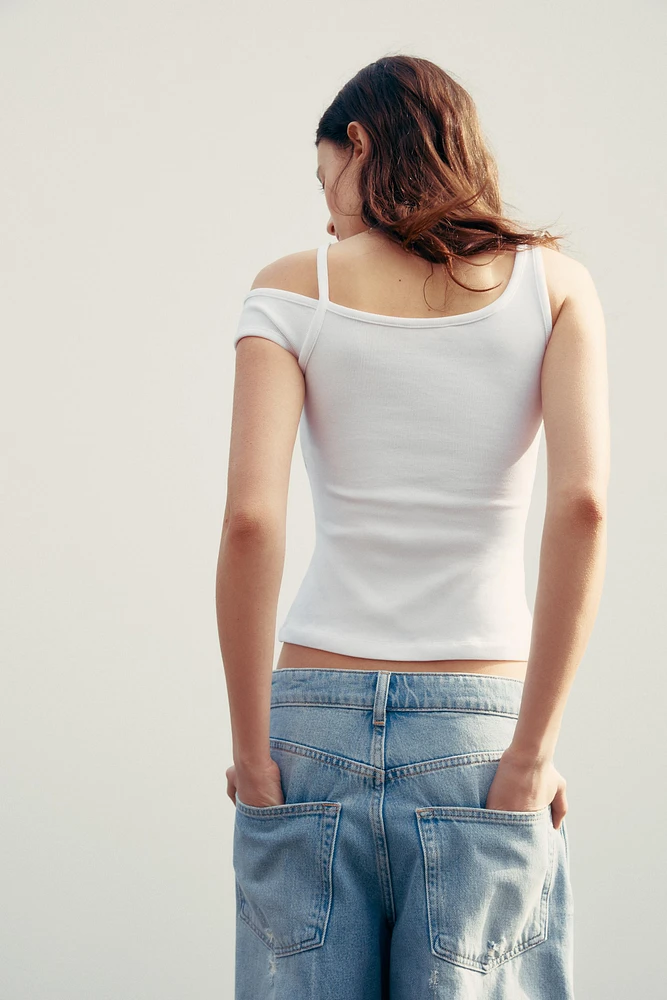 HALTER STRAP TOP