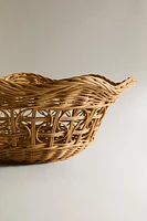 RATTAN BASKET WITH A SCALLOPED EDGE