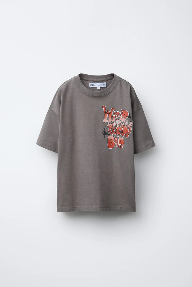 T-SHIRT À IMPRIMÉ GRAFFITI
