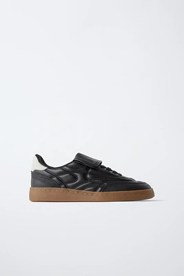 TONGUE SNEAKERS