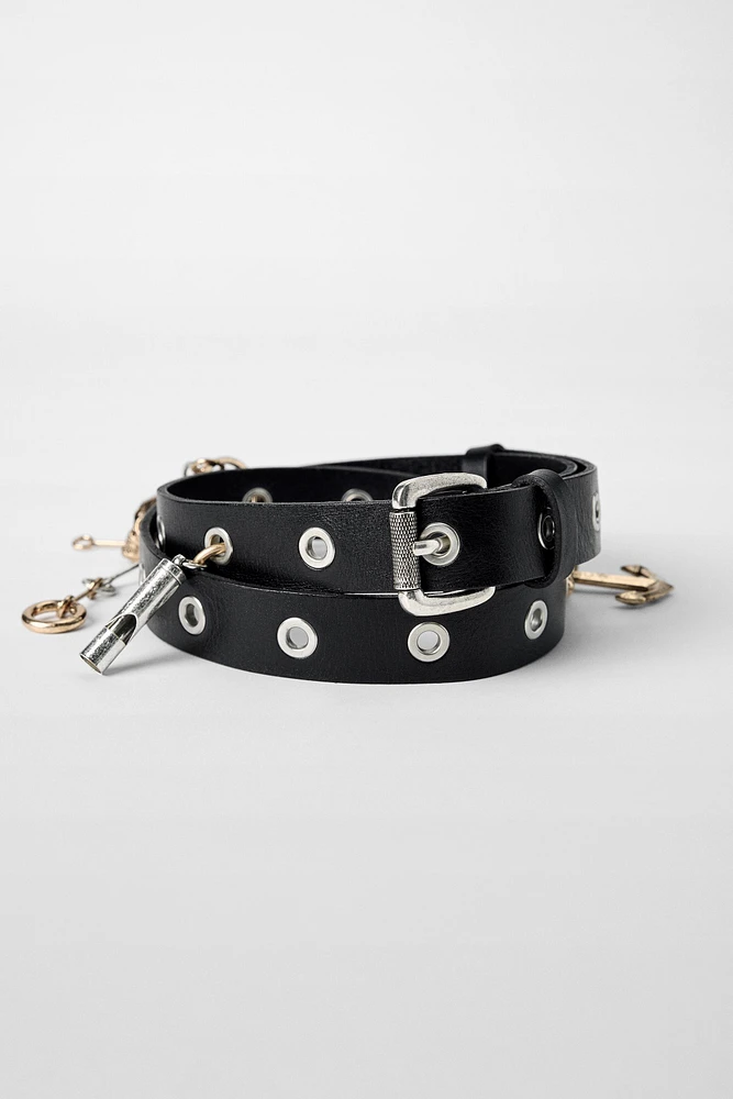 CEINTURE EN CUIR À CLOUS ET  CHARMS KATE MOSS X ZARA