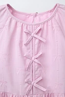 ROBE EN POPELINE AVEC LACETS ET BRODERIES