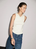 100% cotton T-shirt with contrast detail
