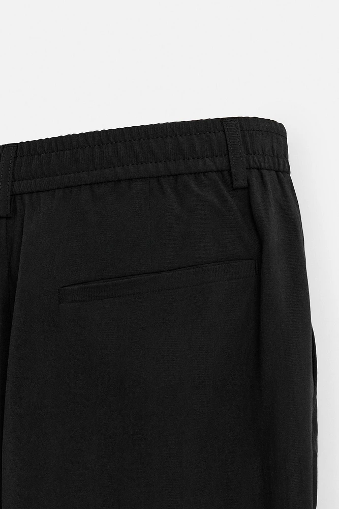 FLOWY PLEATED PANTS