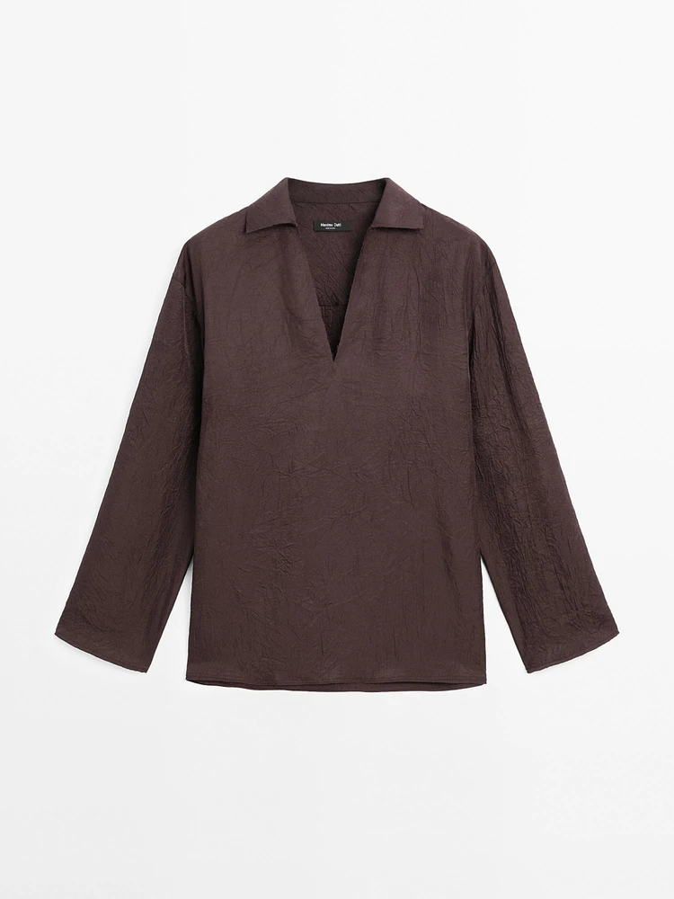 Flowing shirt featuring long sleeves with vents