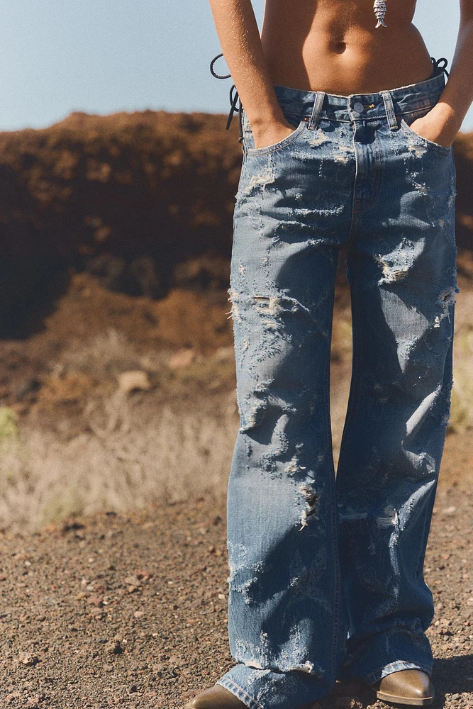 MID-RISE SLOUCHY RIPPED TRF JEANS