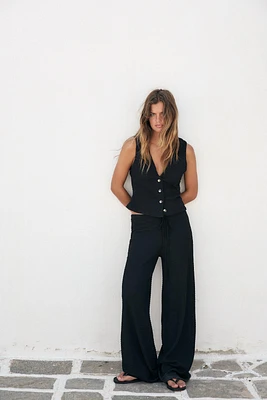 STRUCTURED VEST TOP