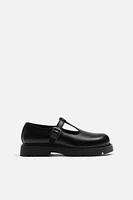 CHAUSSURES À VOLUME ET BOUCLE