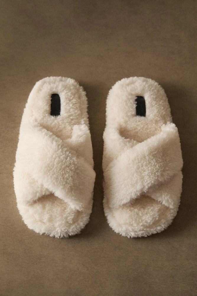 SHEEPSKIN CROSSOVER SLIPPER