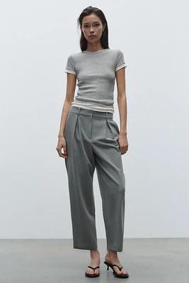 PANTALON CHINO À PLIS
