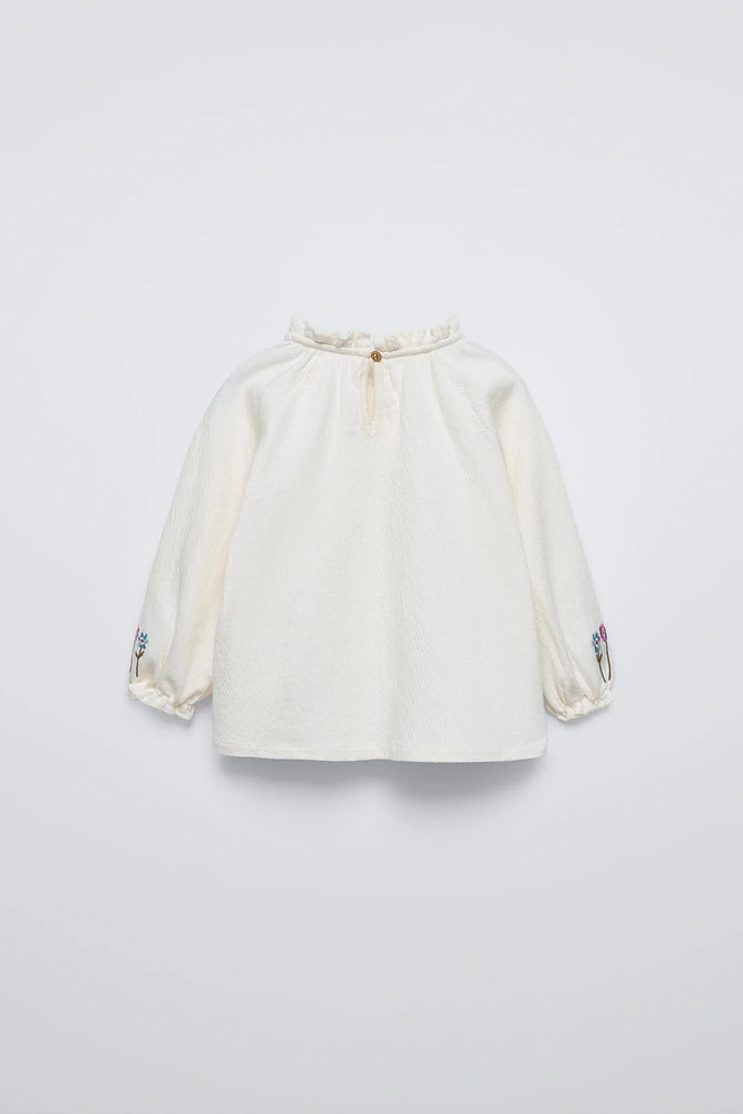 EMBROIDERED FLOWER T-SHIRT