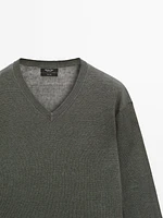 Linen V-neck knit sweater