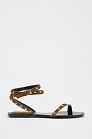 SANDALES À BRIDES ET CLOUS EN CUIR
