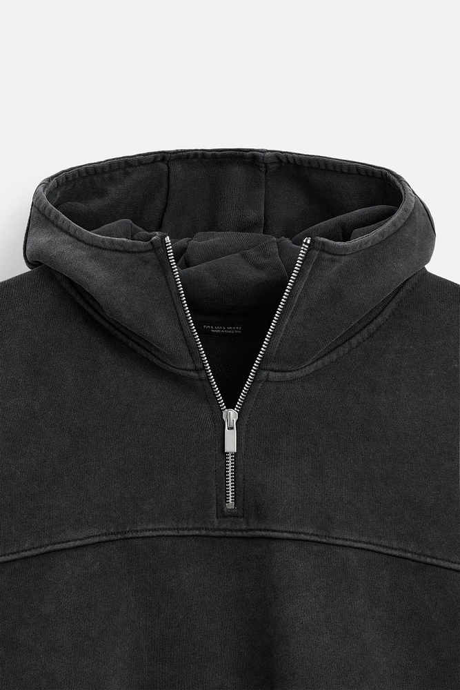SWEAT DÉLAVÉ À COL ZIPPÉ