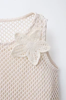 HAUT EN CROCHET AVEC APPLIQUÉ FLEURS
