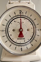 RETRO-STYLE SCALE