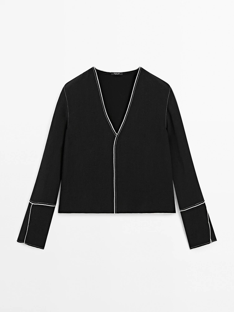 Flowing shirt with contrast topstitching
