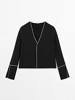 Flowing shirt with contrast topstitching