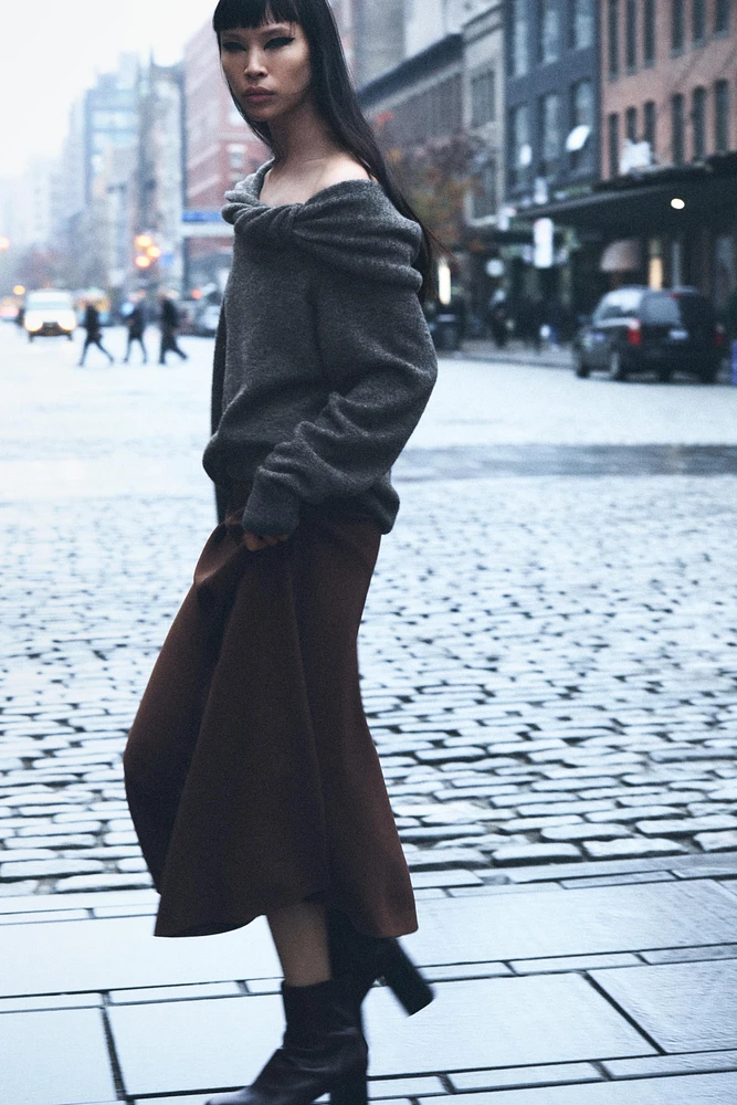 PULL OFF SHOULDER