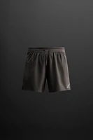 TEXTURED RUNNING SHORTS