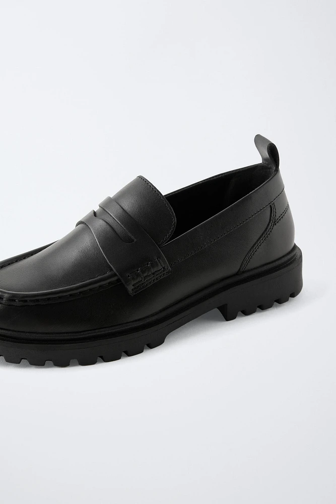 CHAUSSURES D'ÉCOLIER EN CUIR