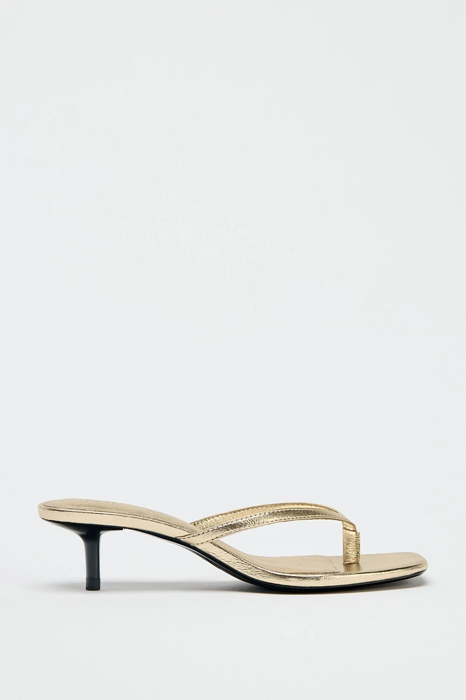 METALLIC EFFECT KITTEN SANDALS