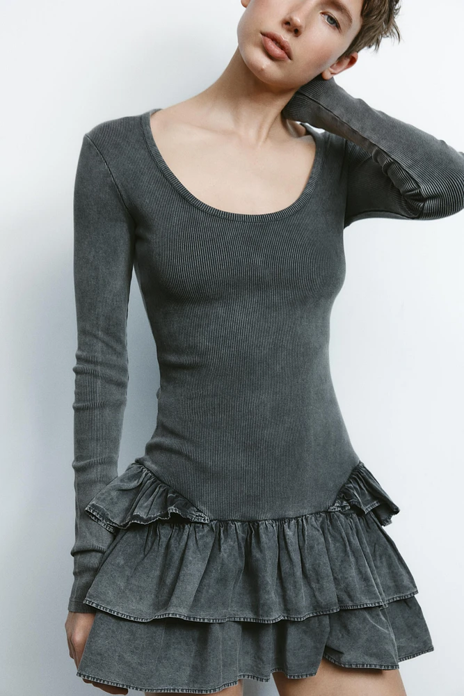 ROBE À VOLANTS EFFET DÉLAVÉ